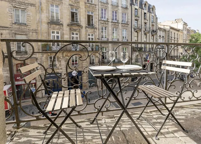 Place Du Palais Centre Historique *