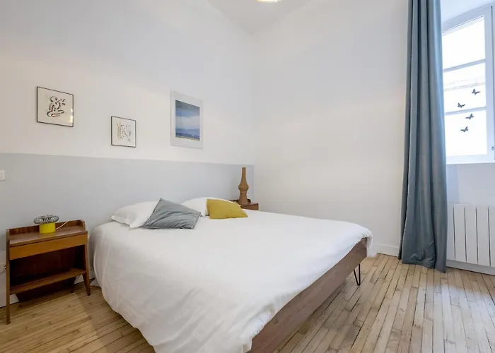 Place Du Palais Centre Historique Bordeaux