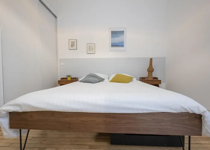 Place Du Palais Centre Historique